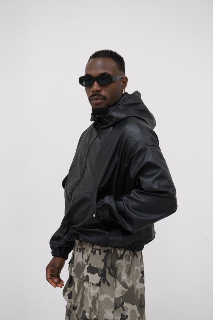 Bomber ecopelle nero con cappuccio