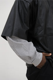 T-shirt in ecopelle doppia manica in camicia nera