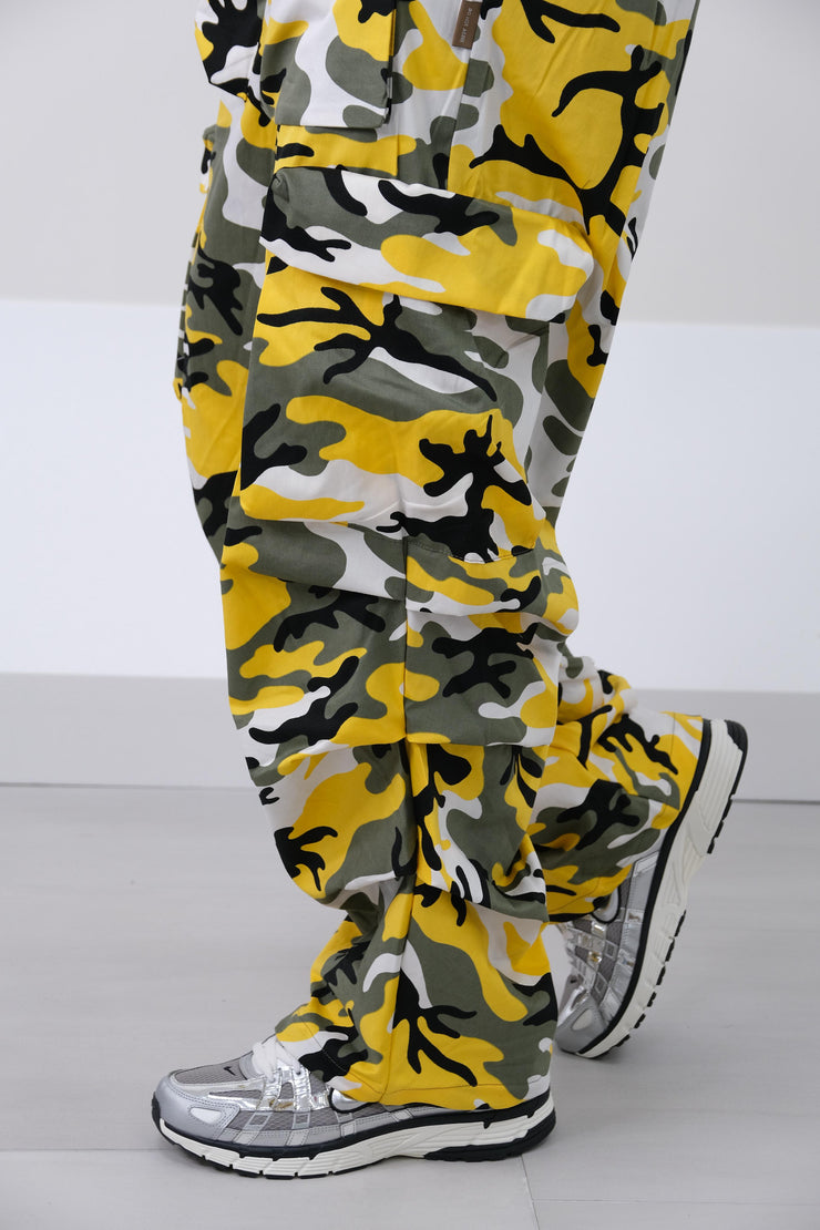 Cargo mimetico giallo